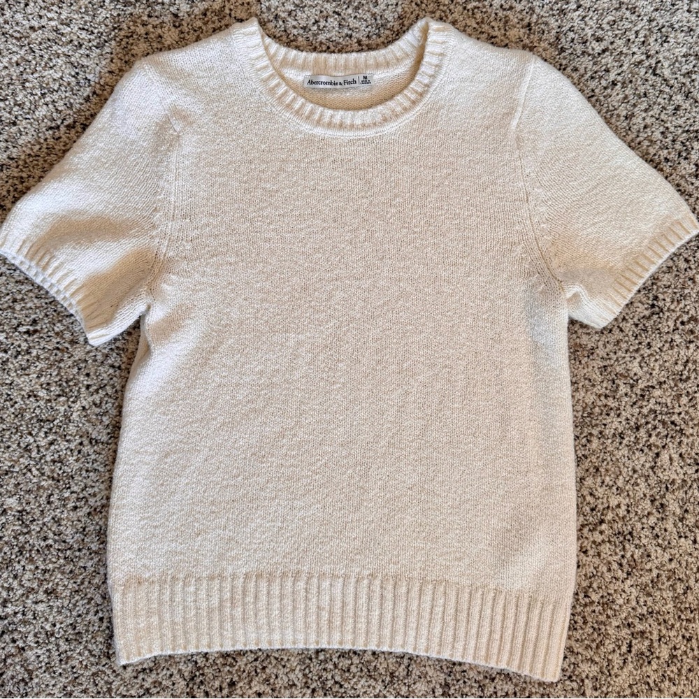 Abercrombie & Fitch Cream Short Sleeve Sweater • Soft Knit • Size M